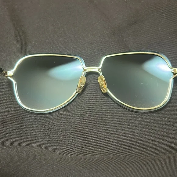 Chic Gold Frame Women\'s Sunglasses with Black Lenses Verona | Women main image 4